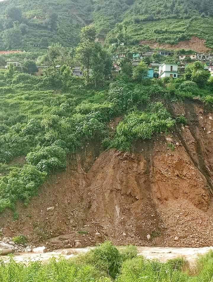 Now there is a big danger of landslide in Toli village also